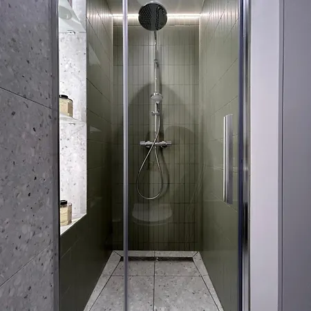 公寓 Composition No. 2 *