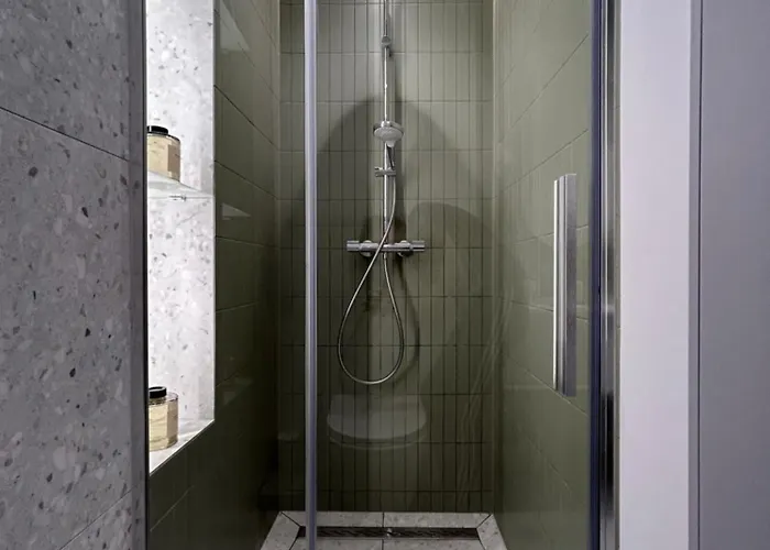 شقة Composition No. 2 *